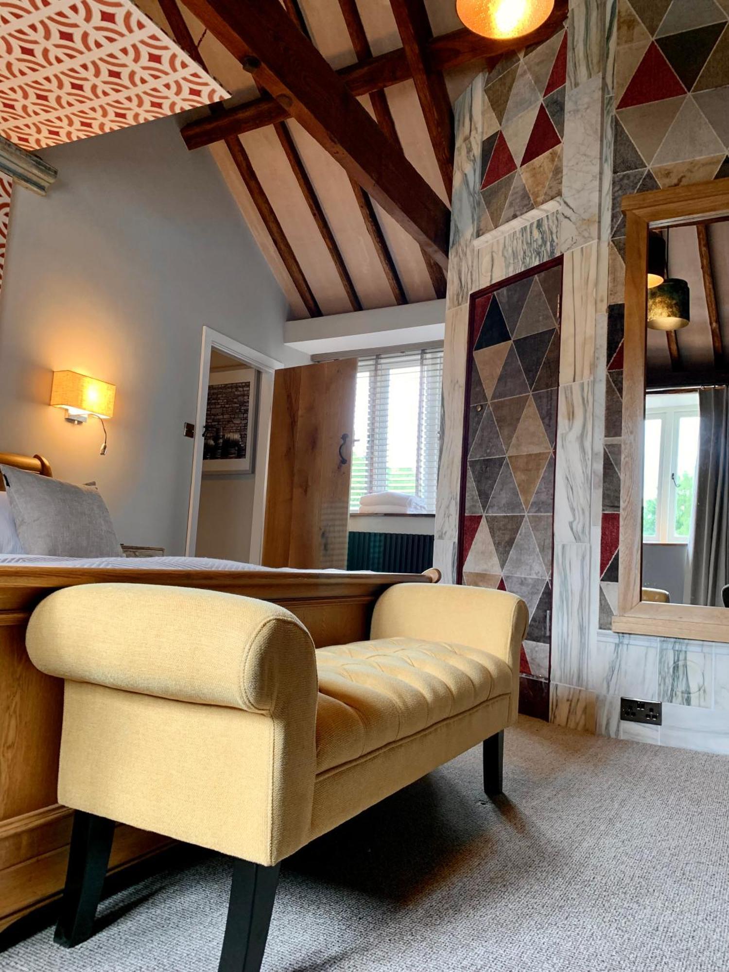 The Coach House And The Stable Apartment Woodchester Room photo